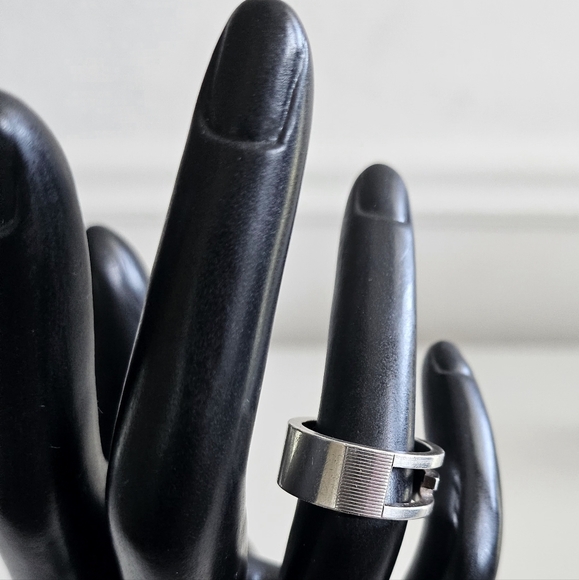 Gucci G Sterling Silver Ring - Picture 4 of 7